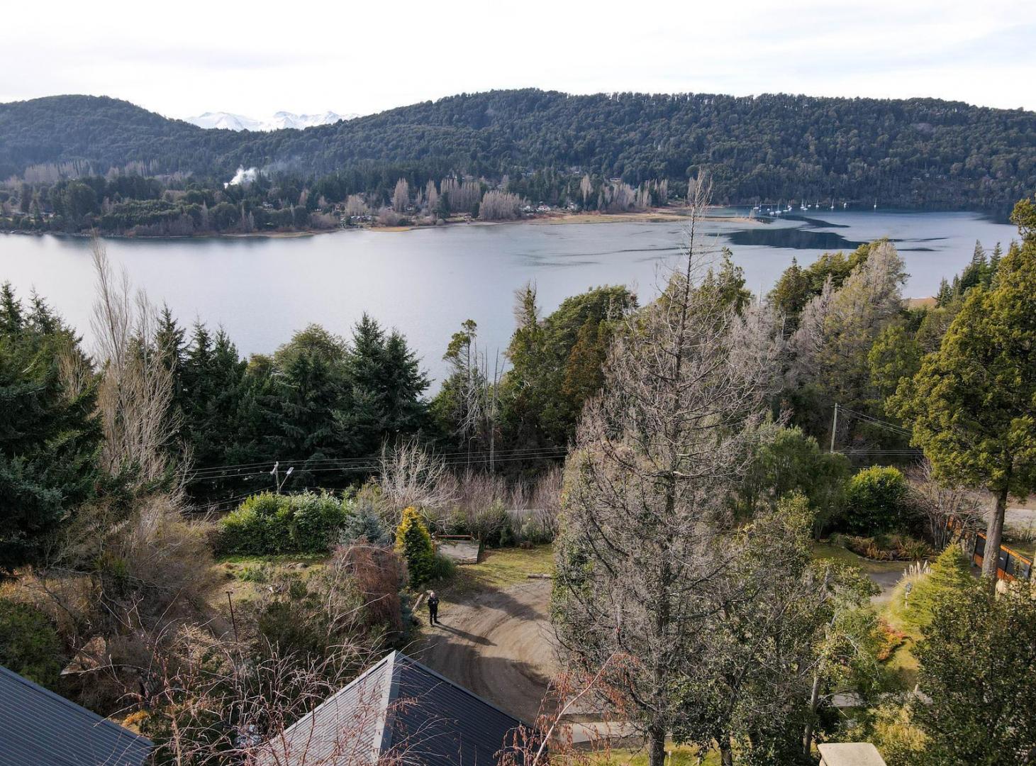 Foto de Sobre ruta km 16,5 Complejo de 5 cabañas y una casa - Bariloche, imagen 4