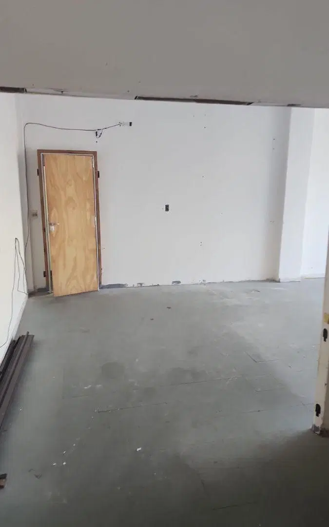 Local comercial de aprox 80 m² en venta y alquiler en Lomas de Zamora 3