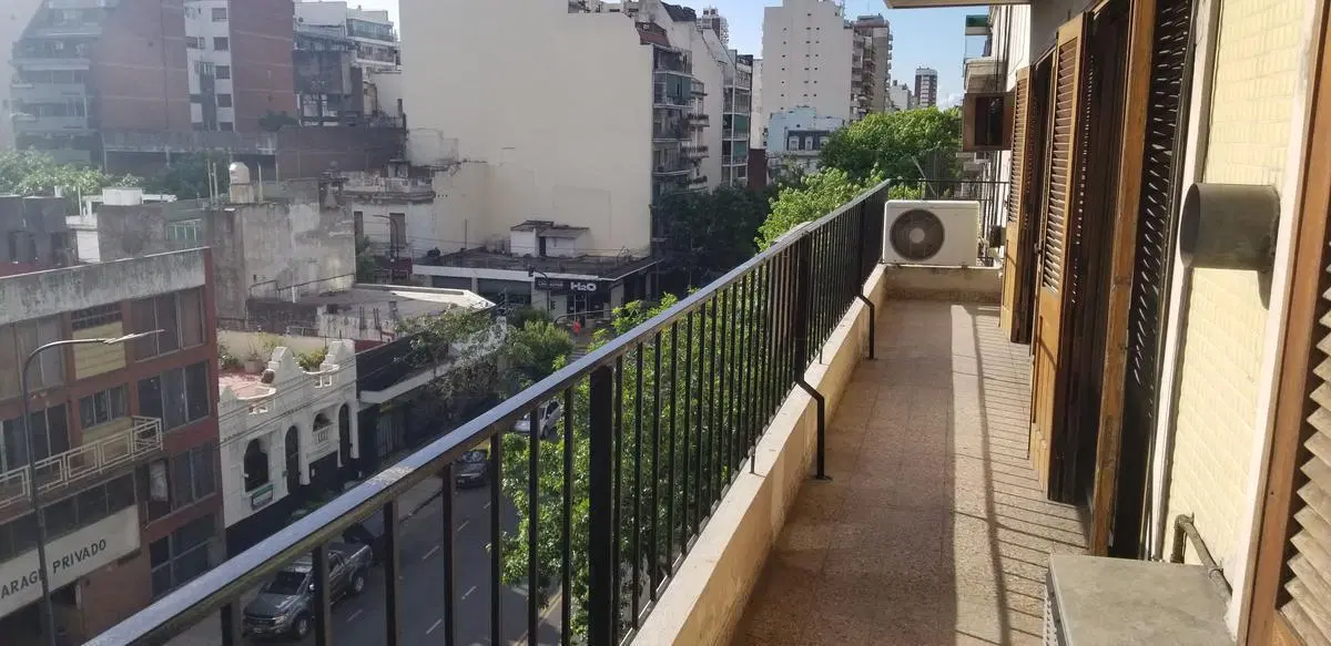 Departamento 4 Amb en Alquiler con balcón al frente - Flores 3