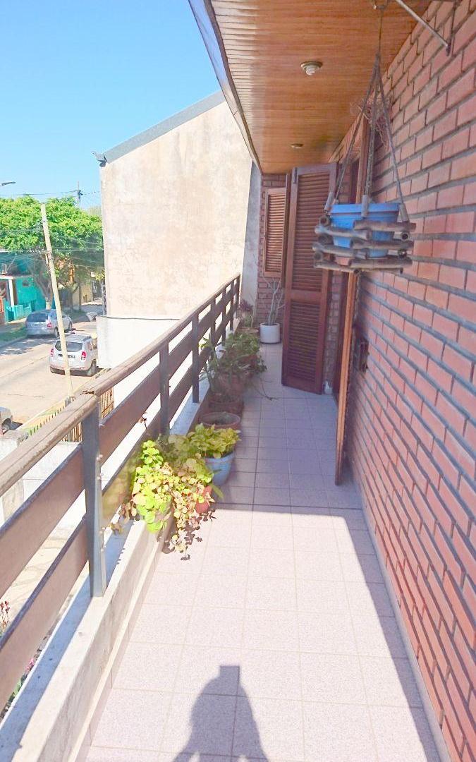 Foto de Hermoso Chalet de 6 amb con Departamento independiente de 3 amb en el, imagen 3