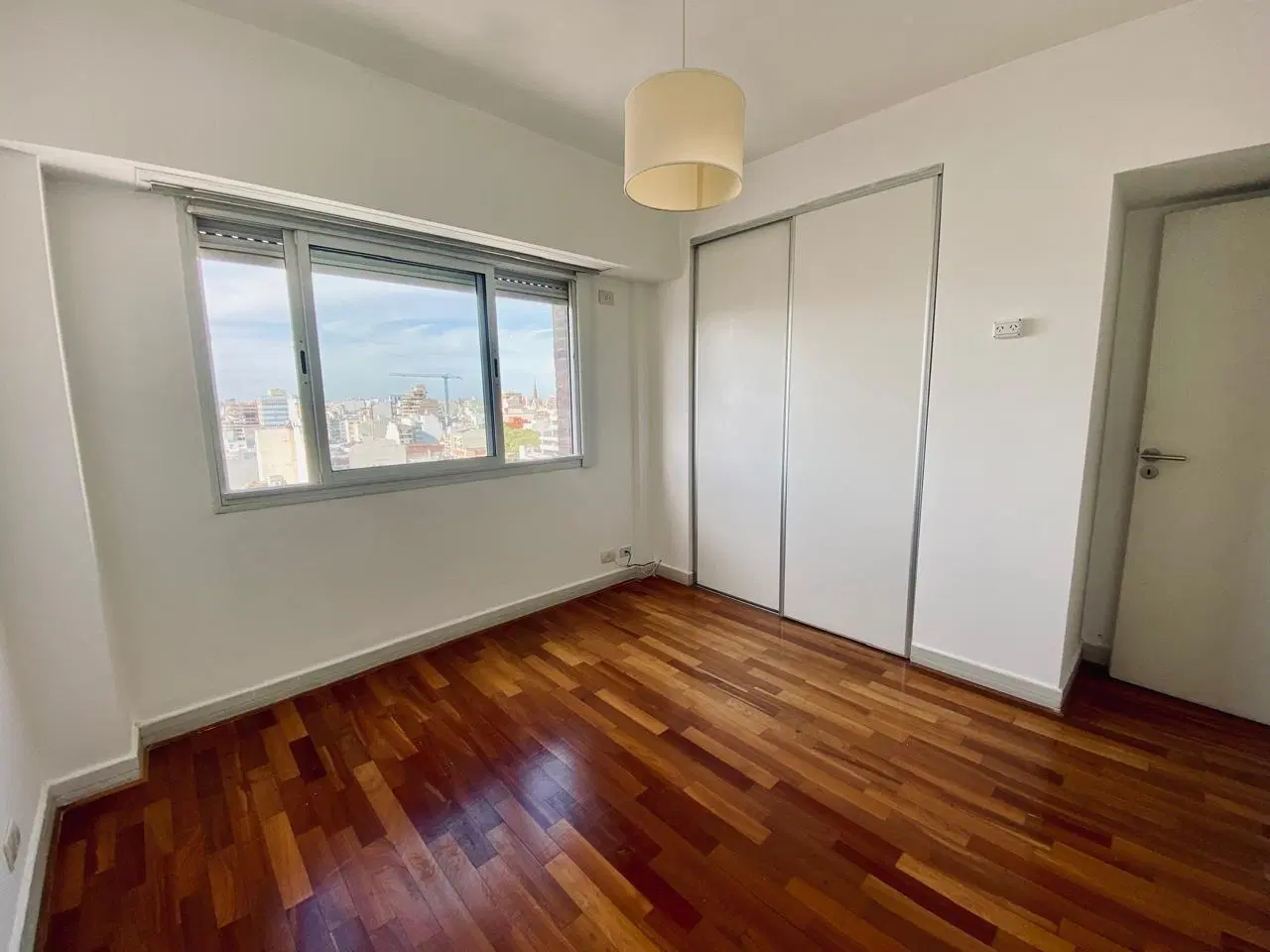 Departamento 2 ambientes. | VALLE al 300 3