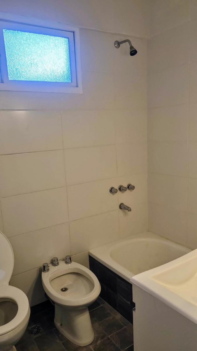 Foto de VENTA - DEPAPARTAMENTO DIVIDIDO EN 2 AMBIENTES C/ PATIO - BALVANERA, imagen 5