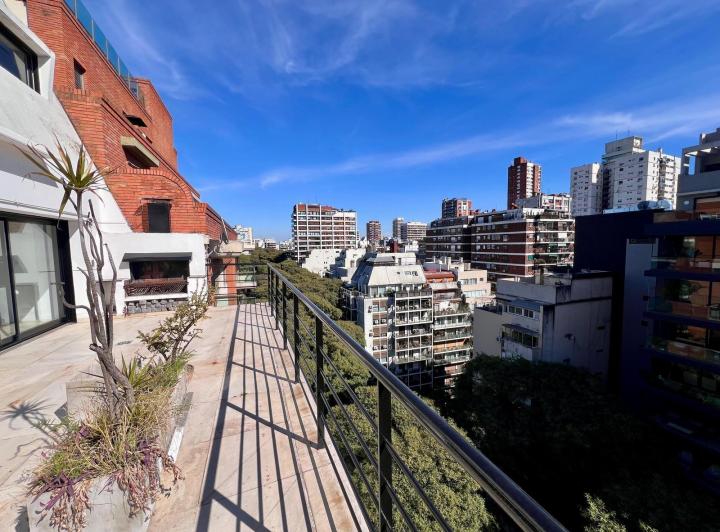 Alquiler  en Las Cañitas de  3 ambientes  .Balcón terraza. Cochera fija. Vigilancia 24 horas Piscina 1