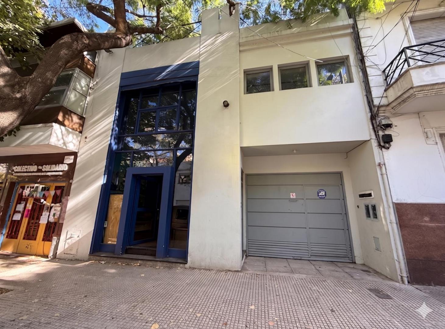 Foto de VENTA CASA LOTE PROPIO EN COLEGIALES. JARDIN. 2 COCHERAS, imagen 1