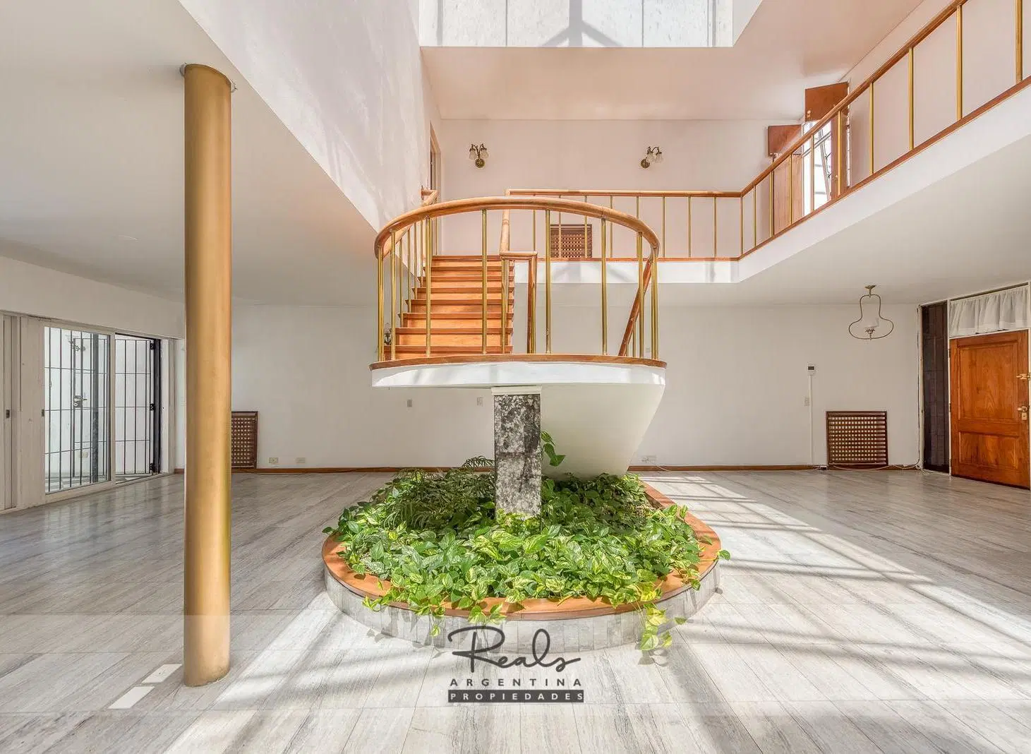 VENTA CASA EN BELGRANO ZONA DE EMBAJADAS .JARDIN .PISCINA. 3 COCHERAS.4 DORMITORIOS 3