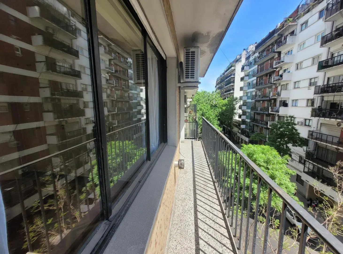VENTA DEPARTAMENTO 3  o 4 AMBIENTES RECOLETA CON DEPENDENCIA .BALCON AL FRENTE.  BAULERA 5