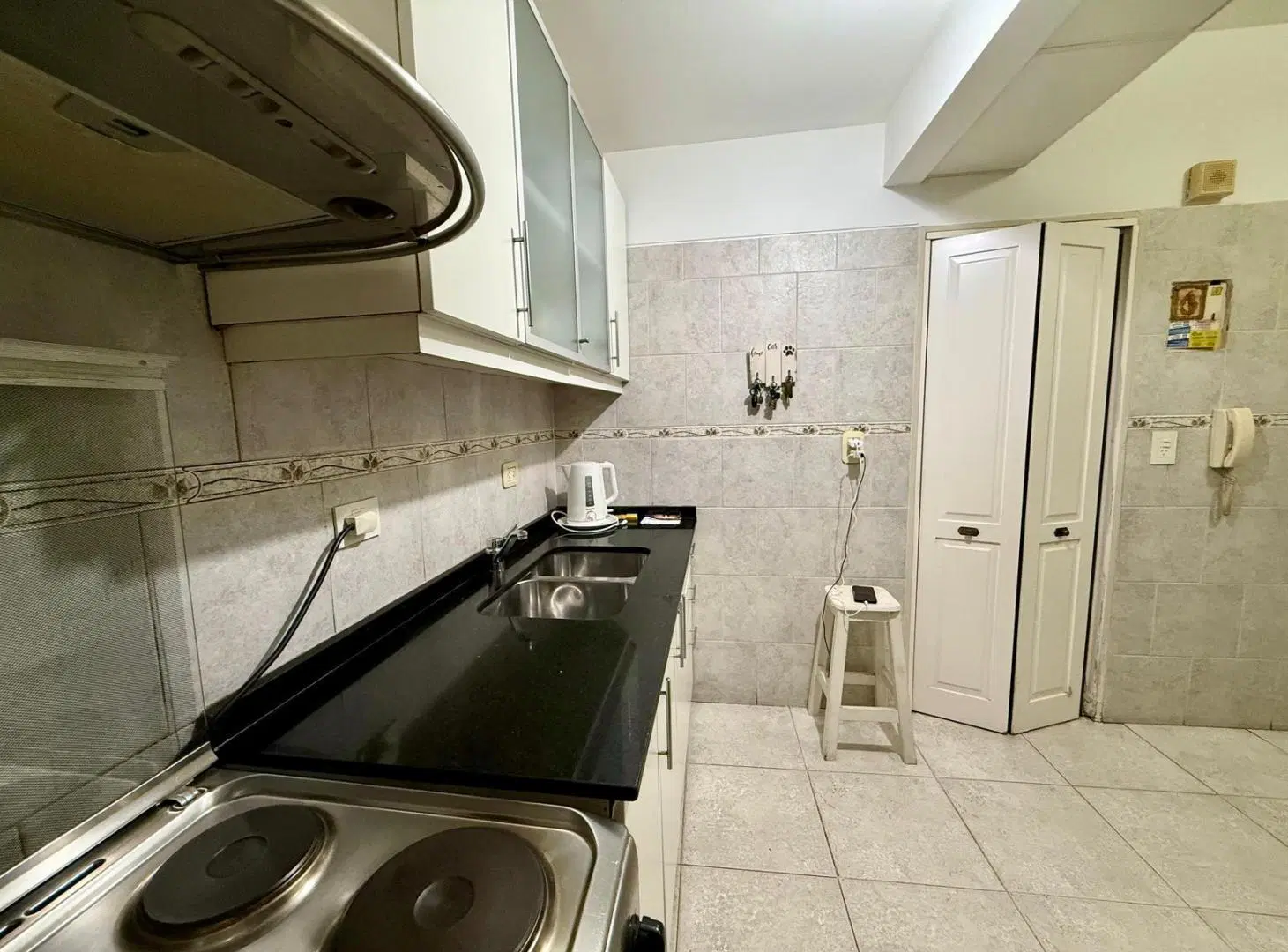 VENTA DEPARTAMENTO EN LAS CAÑITAS.3 DORMITORIOS,BALCÓN. COCHERA FIJA Y BAULERA 5