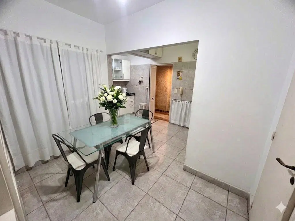 VENTA DEPARTAMENTO EN LAS CAÑITAS.3 DORMITORIOS,BALCÓN. COCHERA FIJA Y BAULERA 2