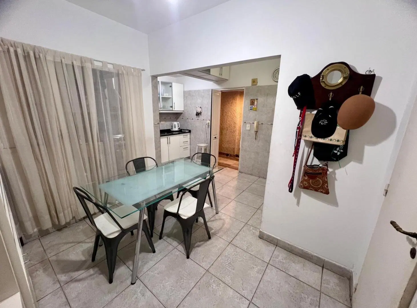 RESERVADO, Venta Belgrano departamento 3 dormitorios al frente con balcón ,cochera fija.baulera. 4