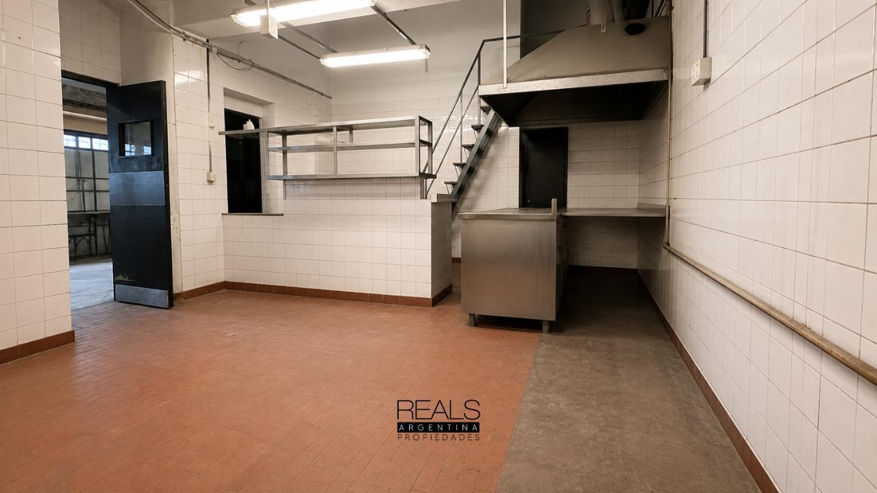 Foto de ALQUILER SAN CRISTOBAL Local Comercial de 495 m² en 2 Plantas – Ideal, imagen 2