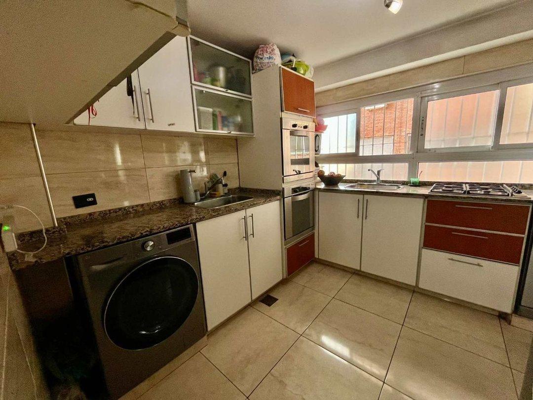 Foto de VENTA Departamento en Villa Crespo DE 3 DORMITORIOS, COCHERA, BAULERA, imagen 5