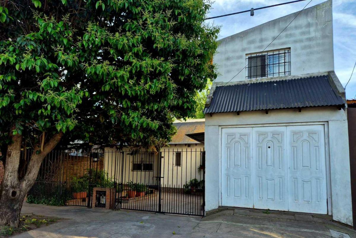 Venta Casa + Depto + Patio + Quincho (Multifamiliar) 2