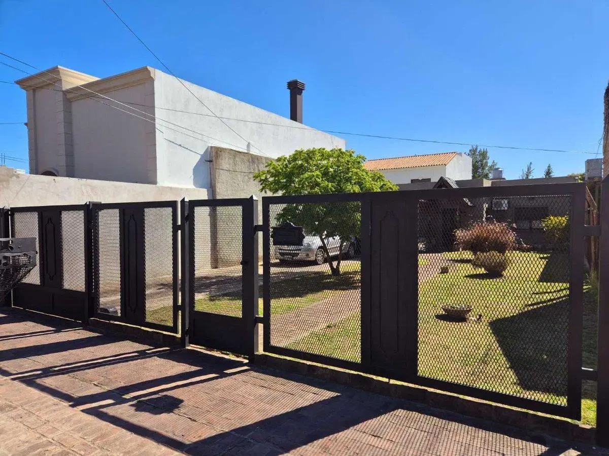 CASA VENTA 3 DORM +PILETA ADELANTO Y CUOTAS 4