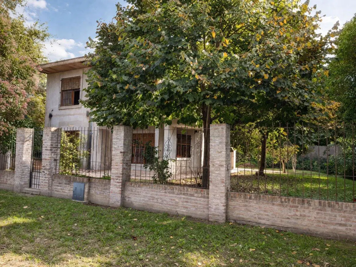 Casa en venta 4 dorm. calle 420 J. M. Gutierrez 4