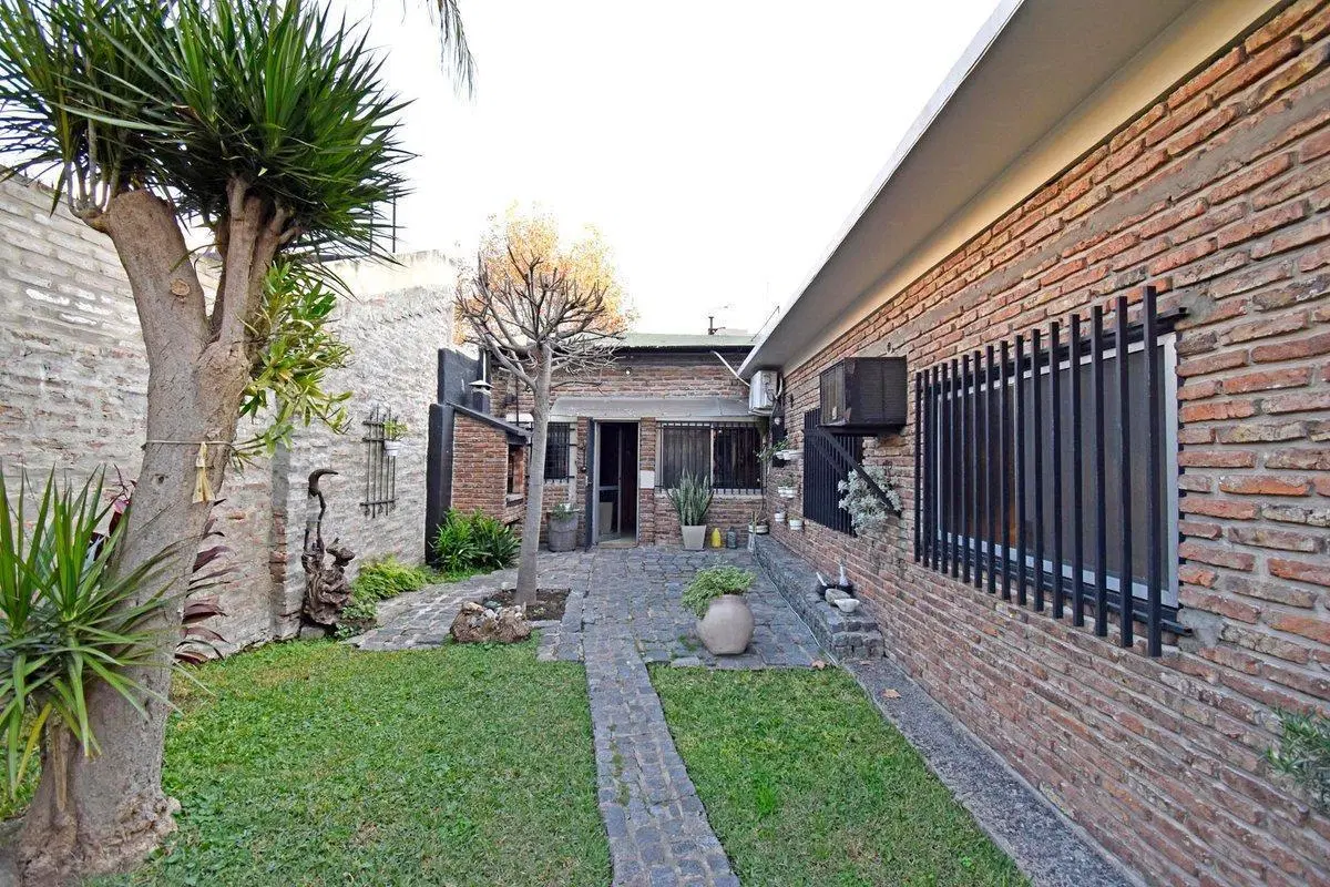 VENTA CASA  MULTIFAMILIAR EN ALBARIÑO 2162 CABA 5