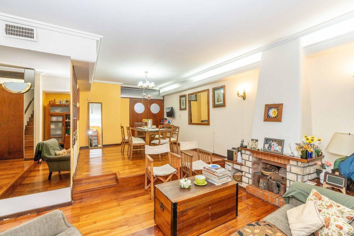 Casa 7 ambientes + jardin + patio + quincho + coch