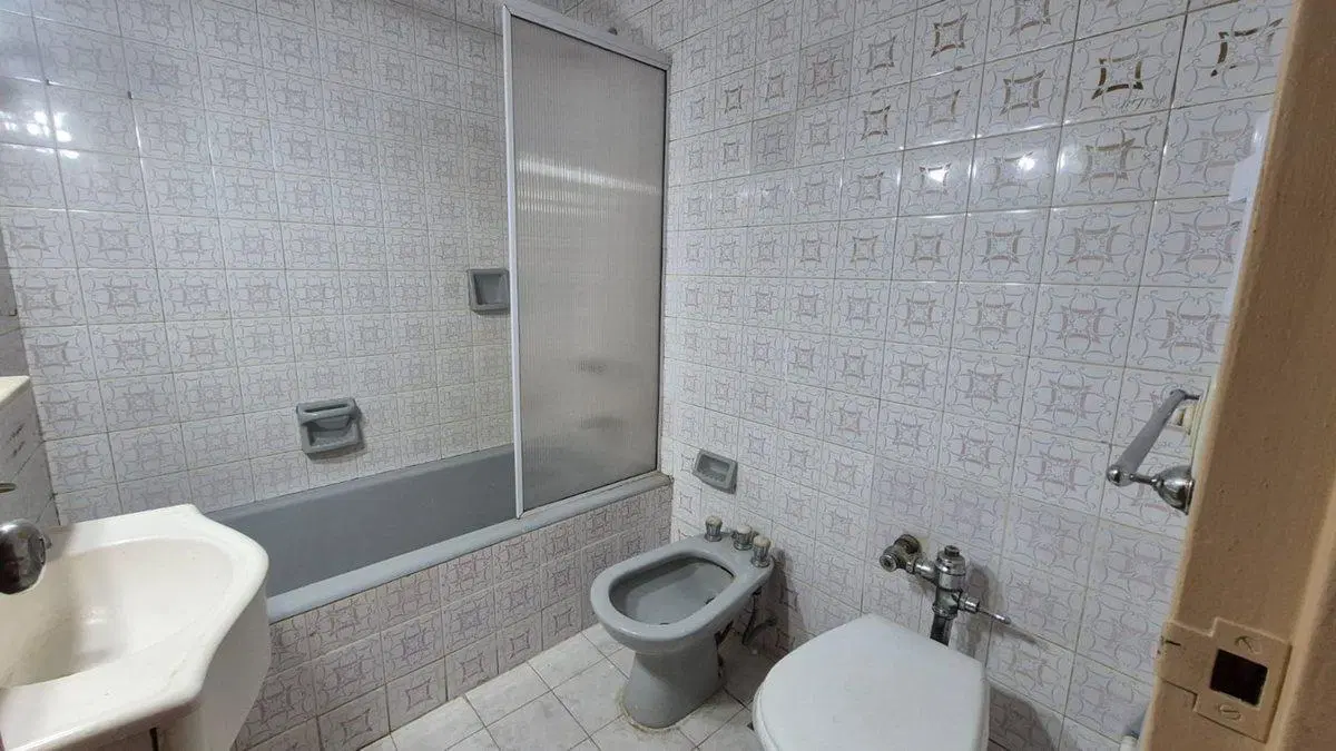 Venta 4 ambientes Recoleta Cochera y Dependencia 5