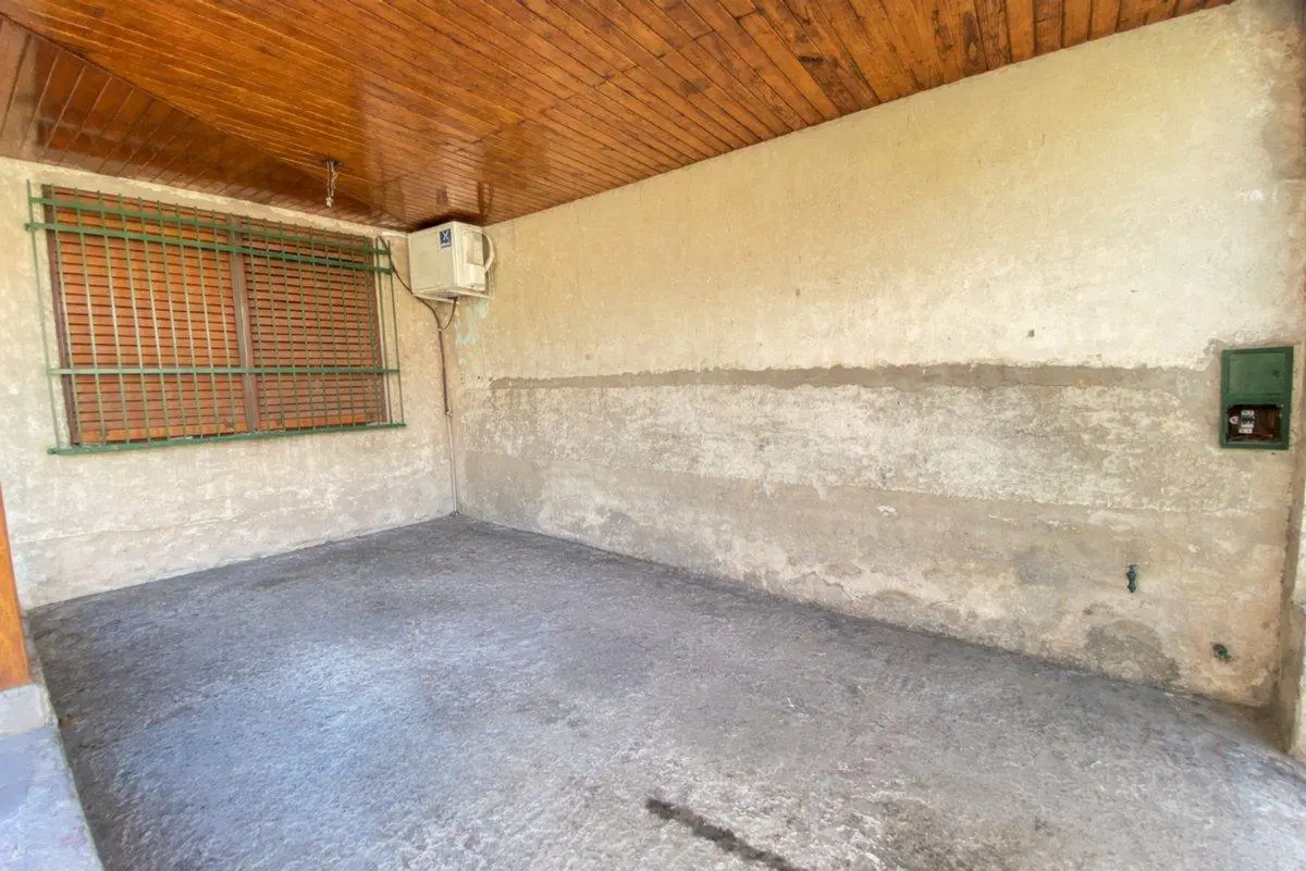 VENTA CASA C/ QUINCHO Y PATIO A METROS DE AV MITRE 3
