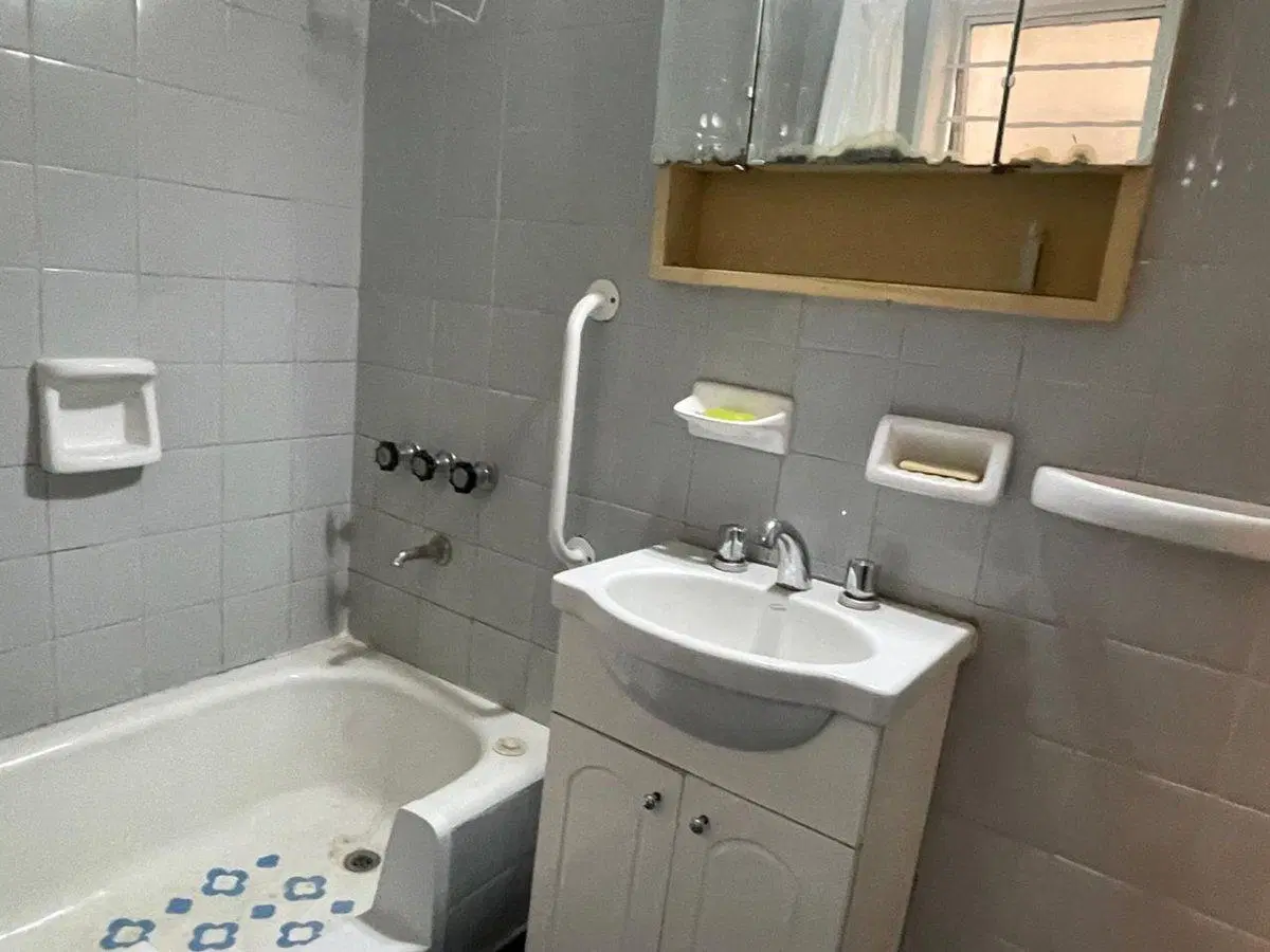 Venta 2 Ambientes  Venezuela 2100 Jardin y quincho 2