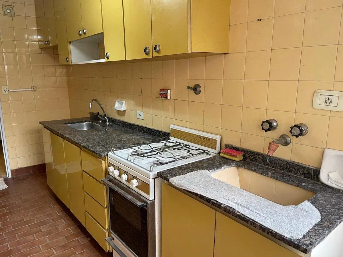 Venta 2 Ambientes  Venezuela 2100 Jardin y quincho 4