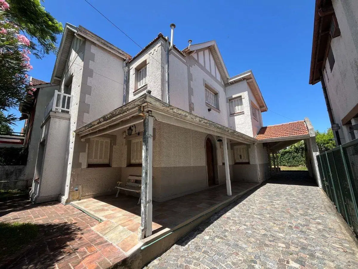 HERMOSA CASA ESTILO INGLES EN QUILMES - ÚNICA 2