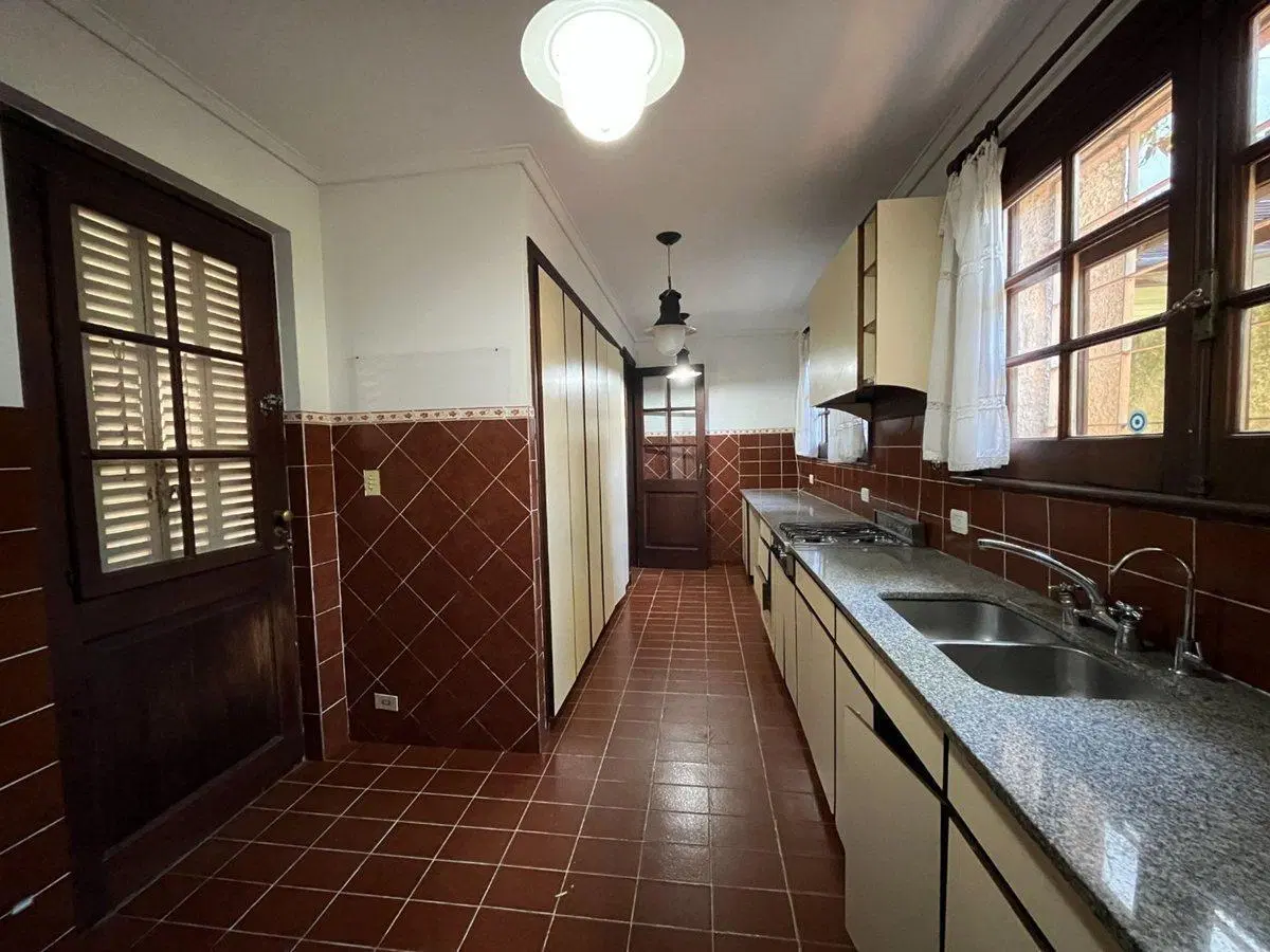 HERMOSA CASA ESTILO INGLES EN QUILMES - ÚNICA 8