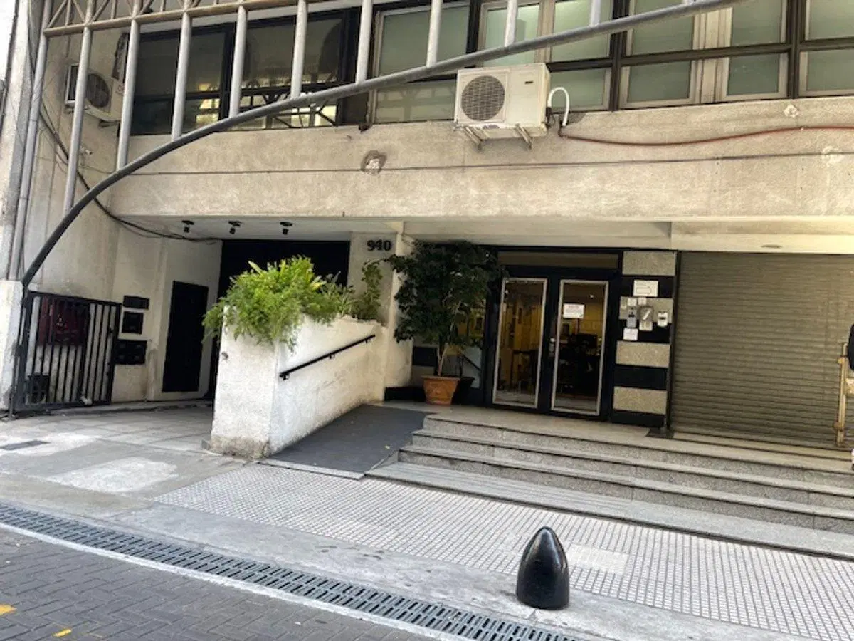 Venta 2 Ambientes  con cochera en TTe. Peronal 900 3