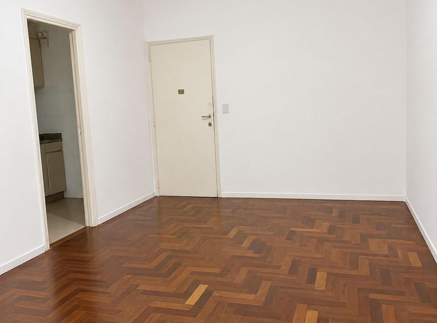 Venta. 2 ambientes Belgrano. Bajas expensas