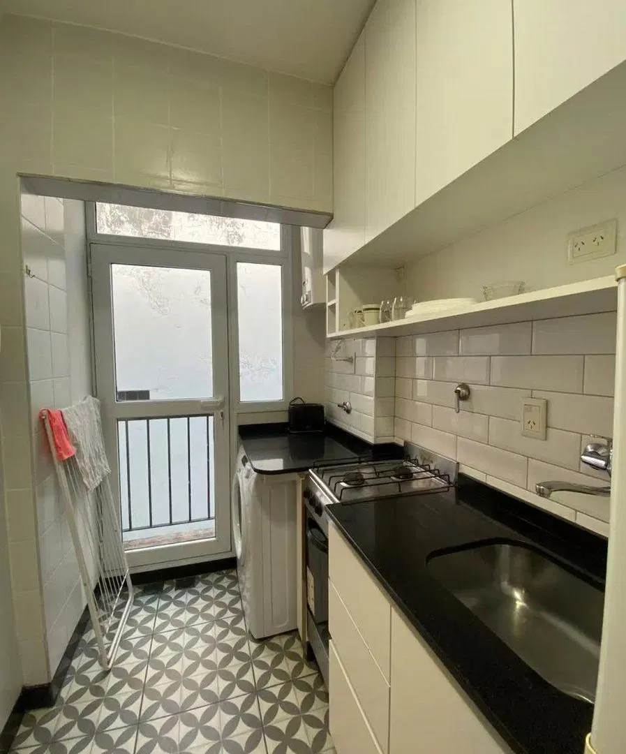 Práctico dos ambientes en Pacheco de Melo y Callao 3