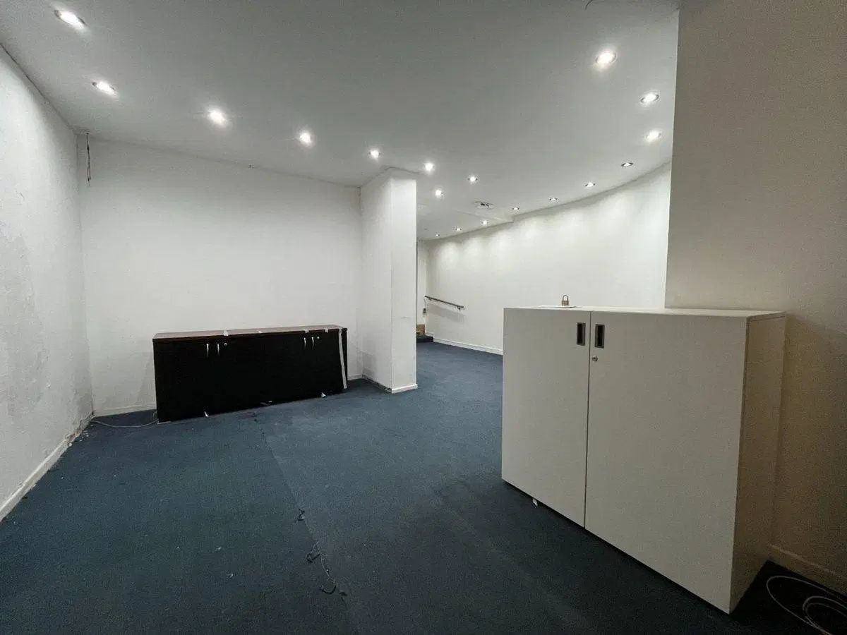EDIFICIO ÚNICO EN ESQUINA P/ OFICINA O DESARROLLO 2