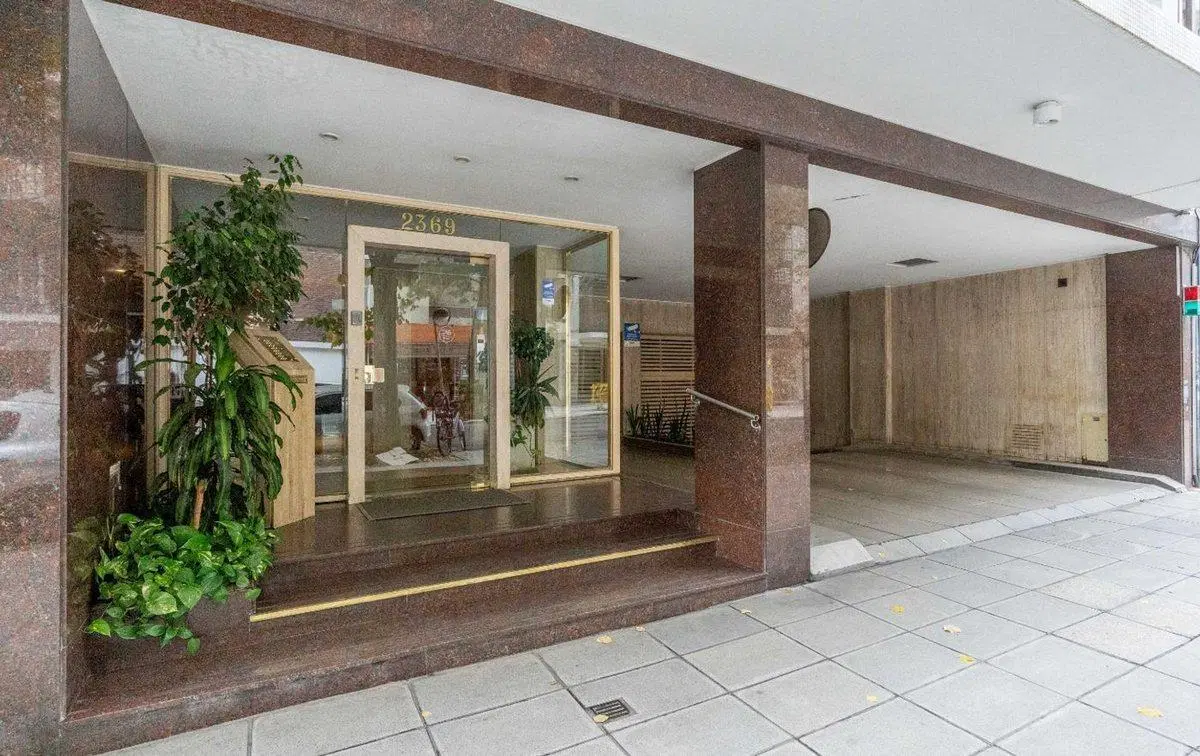 Venta de 3 ambientes + depencia + terraza propia! 2