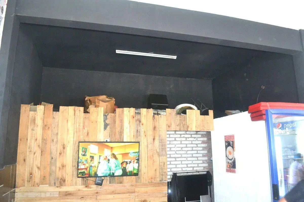 LOCAL AMPLIO EN VILLA MAIPU 5