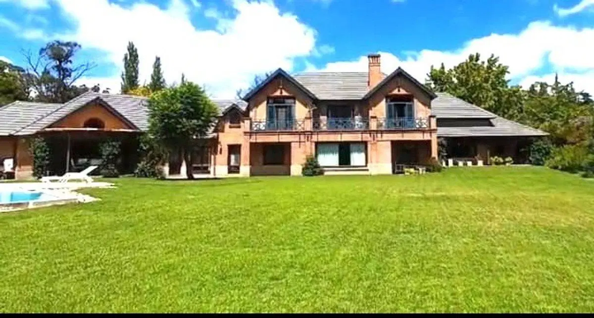 CASA 8 AMBIENTES  PILETA . COUNTRY ABRIL EL LAGO 2