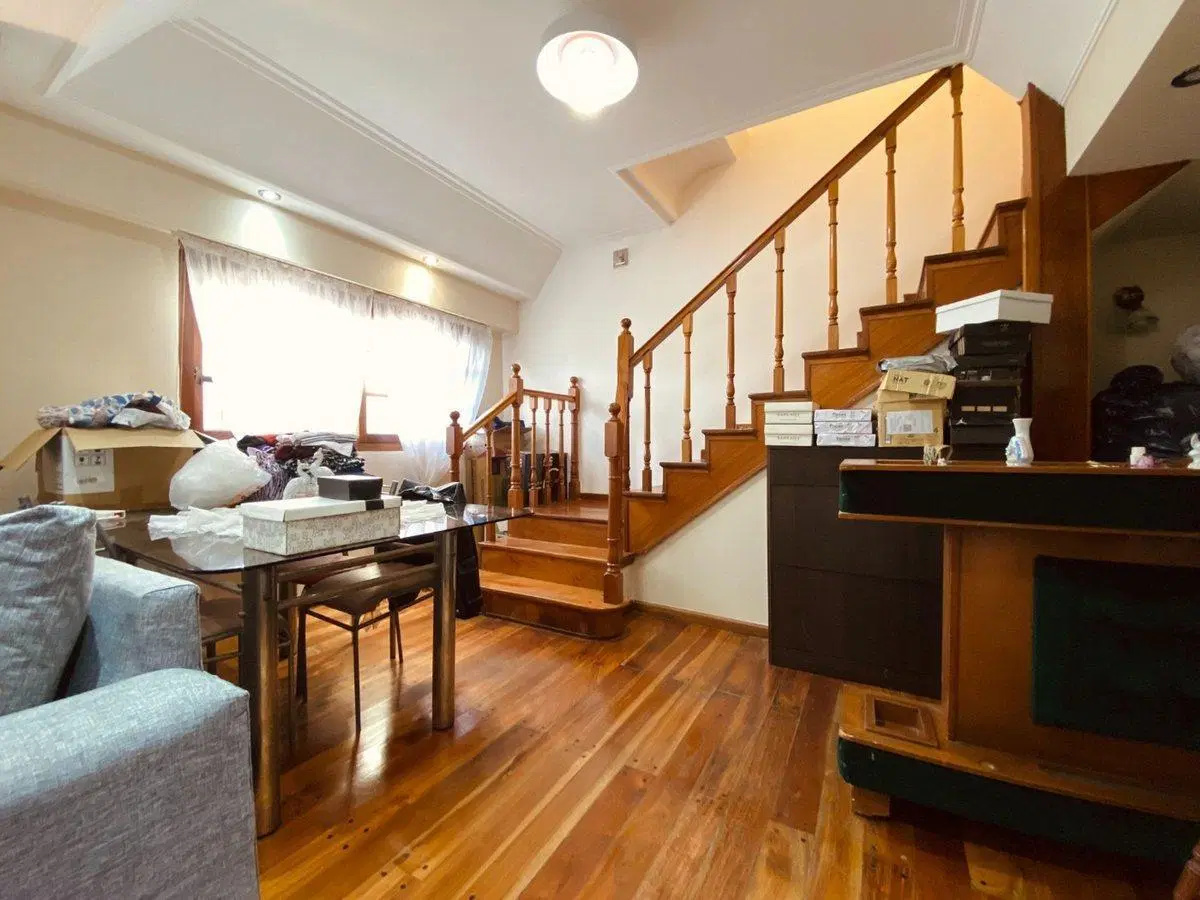 VENTA CASA 4 DORMITORIOS CON PARQUE Y 3 COCHERAS 5