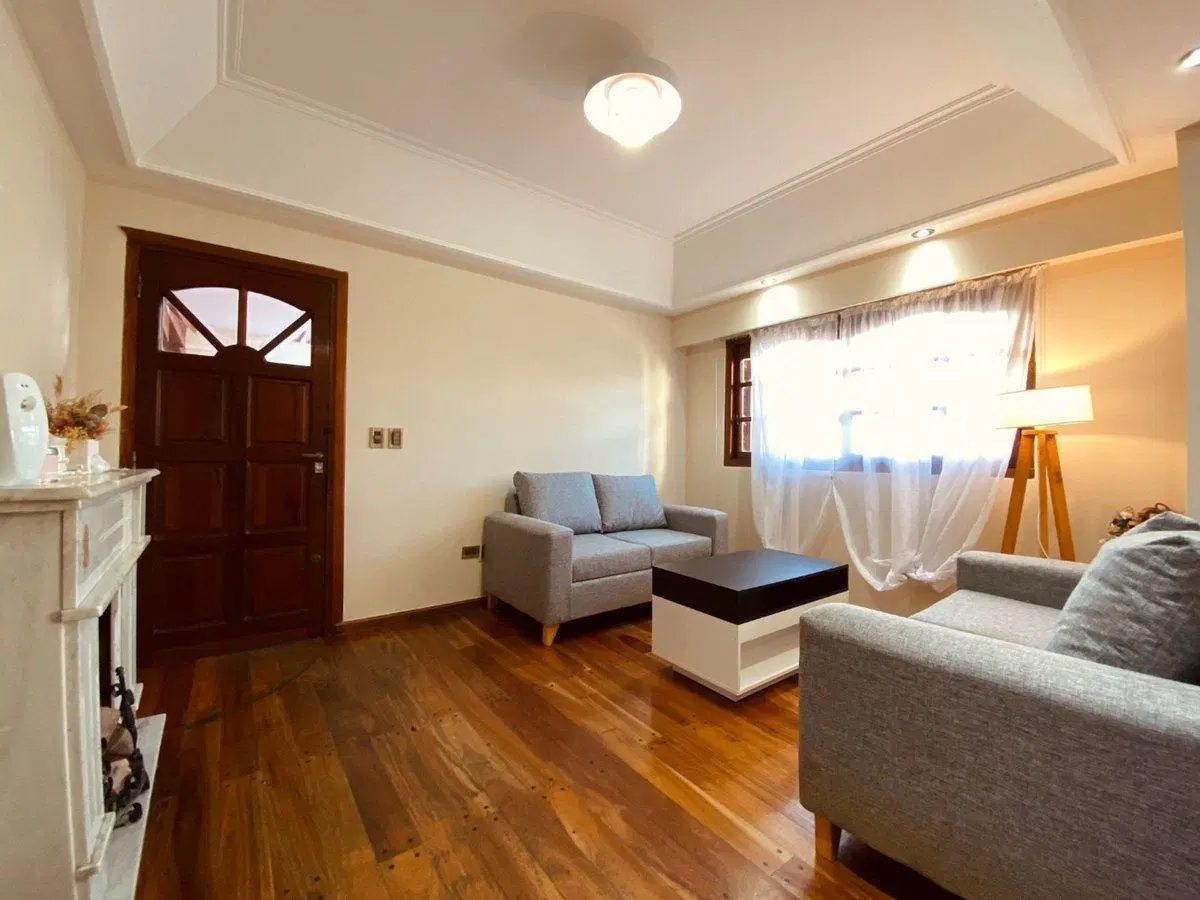 VENTA CASA 4 DORMITORIOS CON PARQUE Y 3 COCHERAS 2