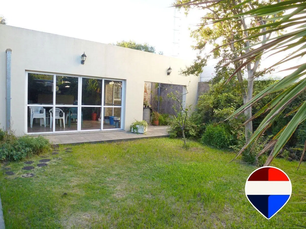 Casa DOS LOTES  oportunidad potencial constructivo 3