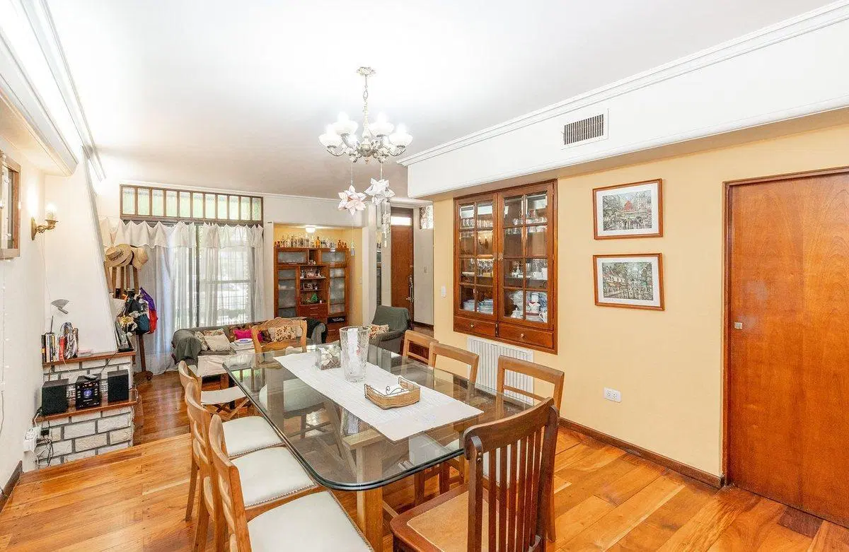 Casa 7 ambientes + jardin + patio + quincho + coch 3