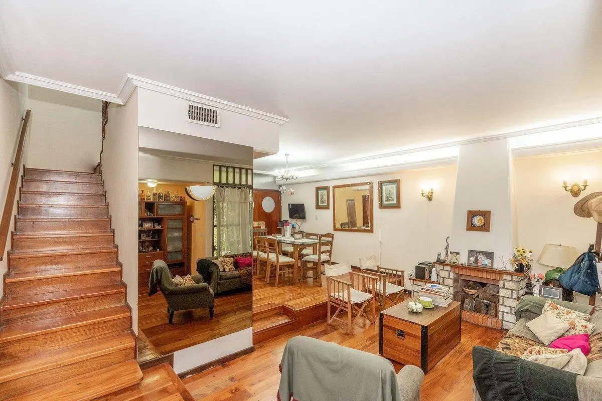 Casa 7 ambientes + jardin + patio + quincho + coch 4
