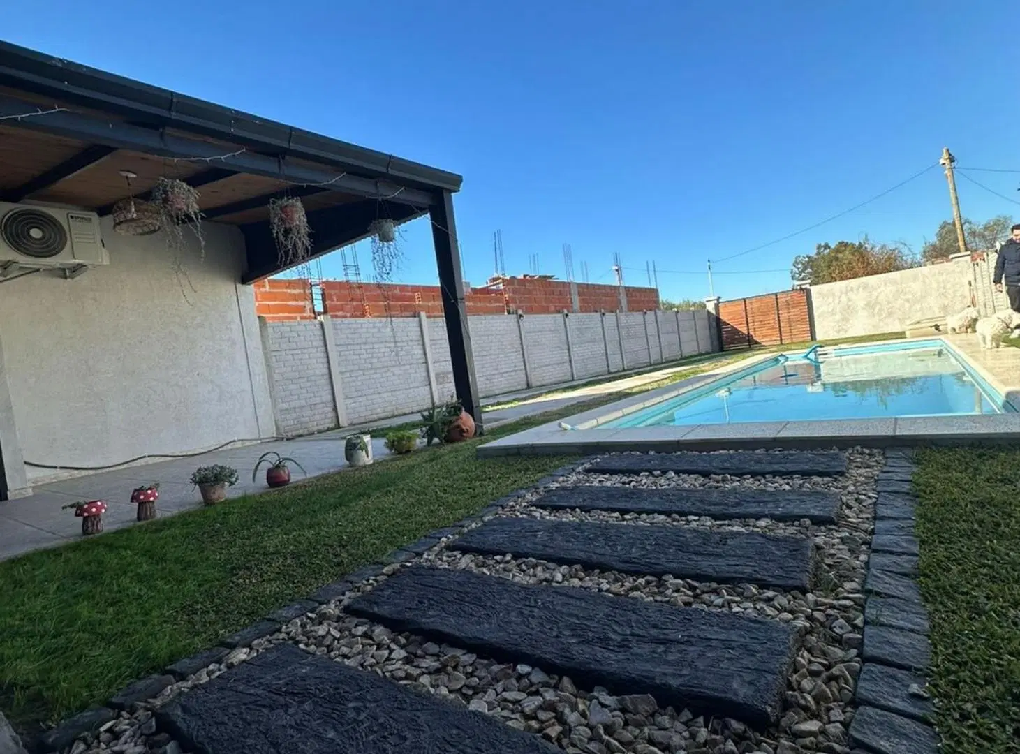 VENTA CASA CON PILETA EN SAN VICENTE 4