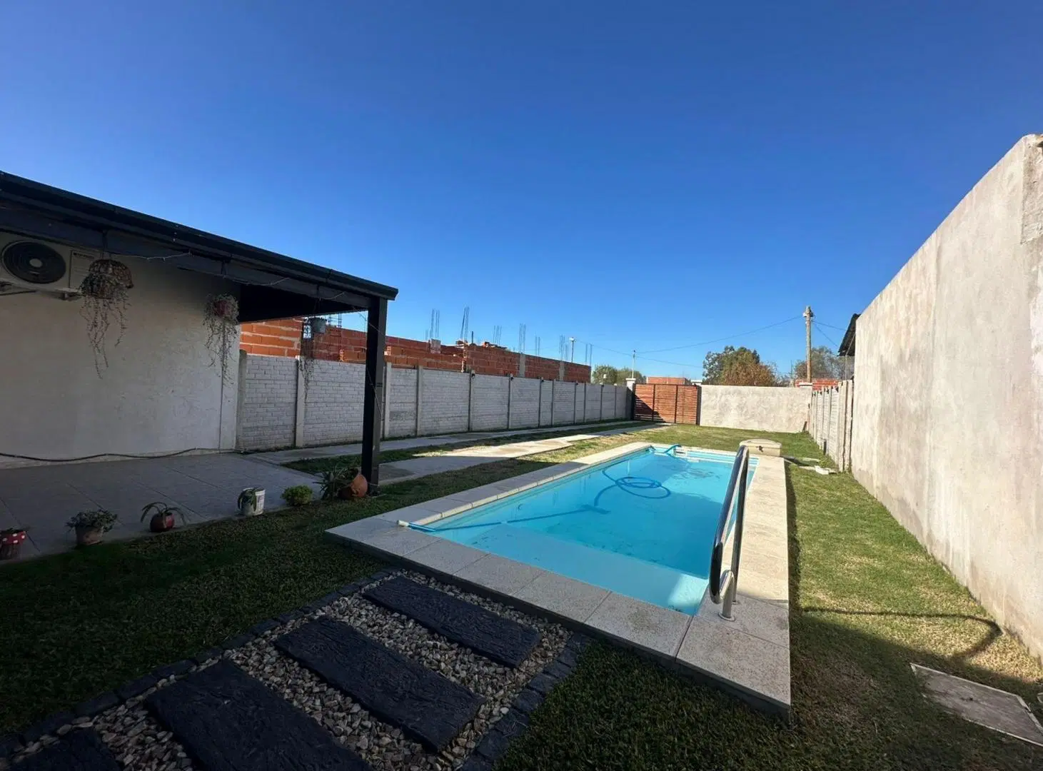 VENTA CASA CON PILETA EN SAN VICENTE 5