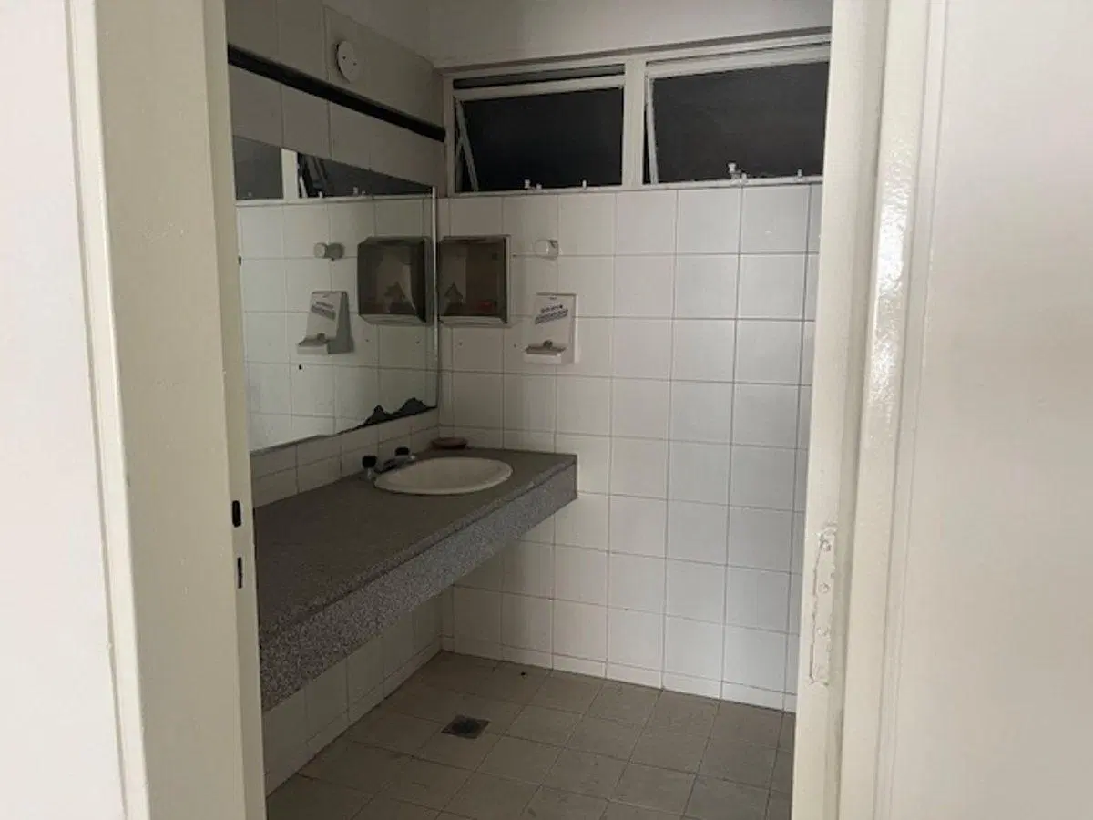 Venta Amplia Oficina en Lavalle 1600  San Nicolas 2