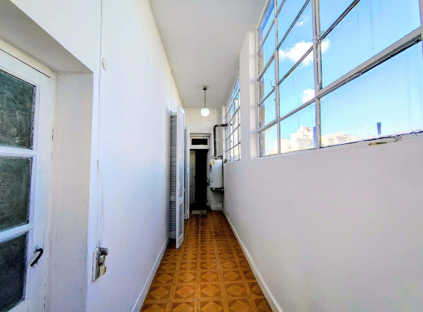 Foto de VENTA DEPARTAMENTO 2 AMBIENTES CON PATIO BALVANERA, imagen 3
