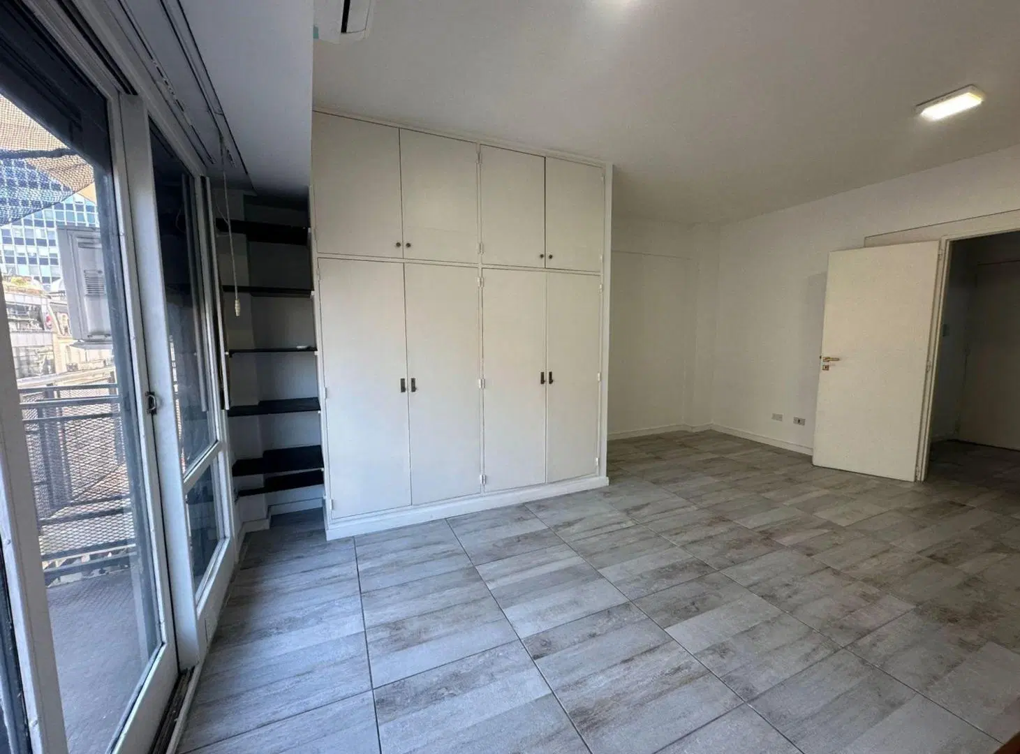 ALQUILER MONOAMBIENTE CON BALCON 8