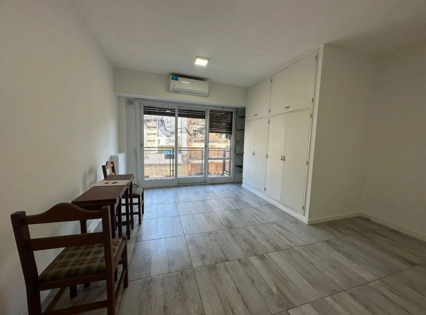 ALQUILER MONOAMBIENTE CON BALCON 2
