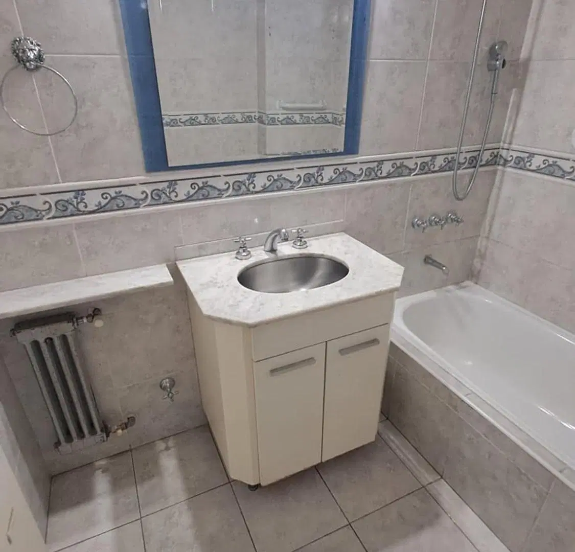 Dpto a reciclar de 3 ambientes en Parque Patricios 4