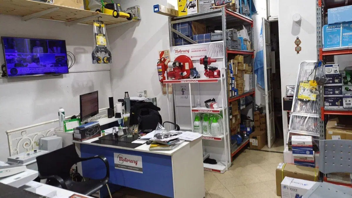 Local Comercial . 3 ambientes. PBAJA Y SOTANO 4