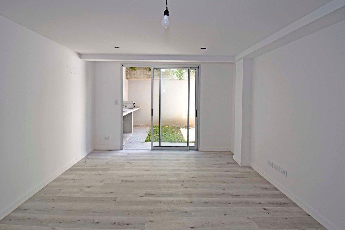 Foto de Duplex con jardin propio y cochera, imagen 1