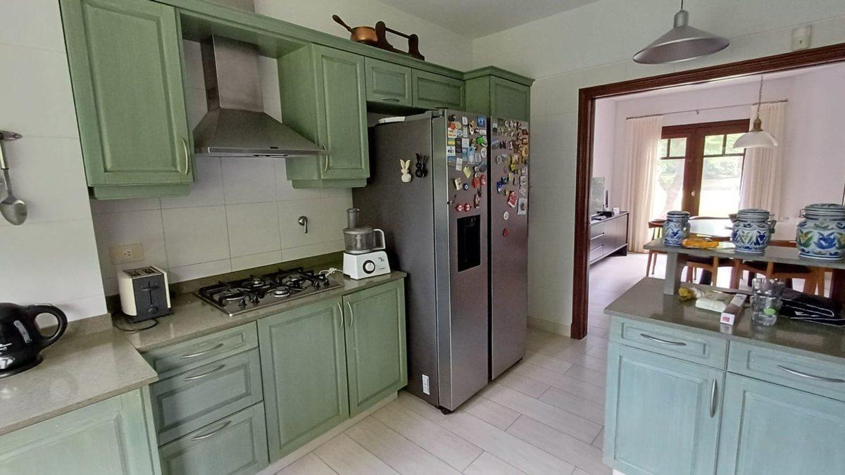Foto de CASA 8 AMBIENTES PILETA . COUNTRY ABRIL EL LAGO, imagen 4