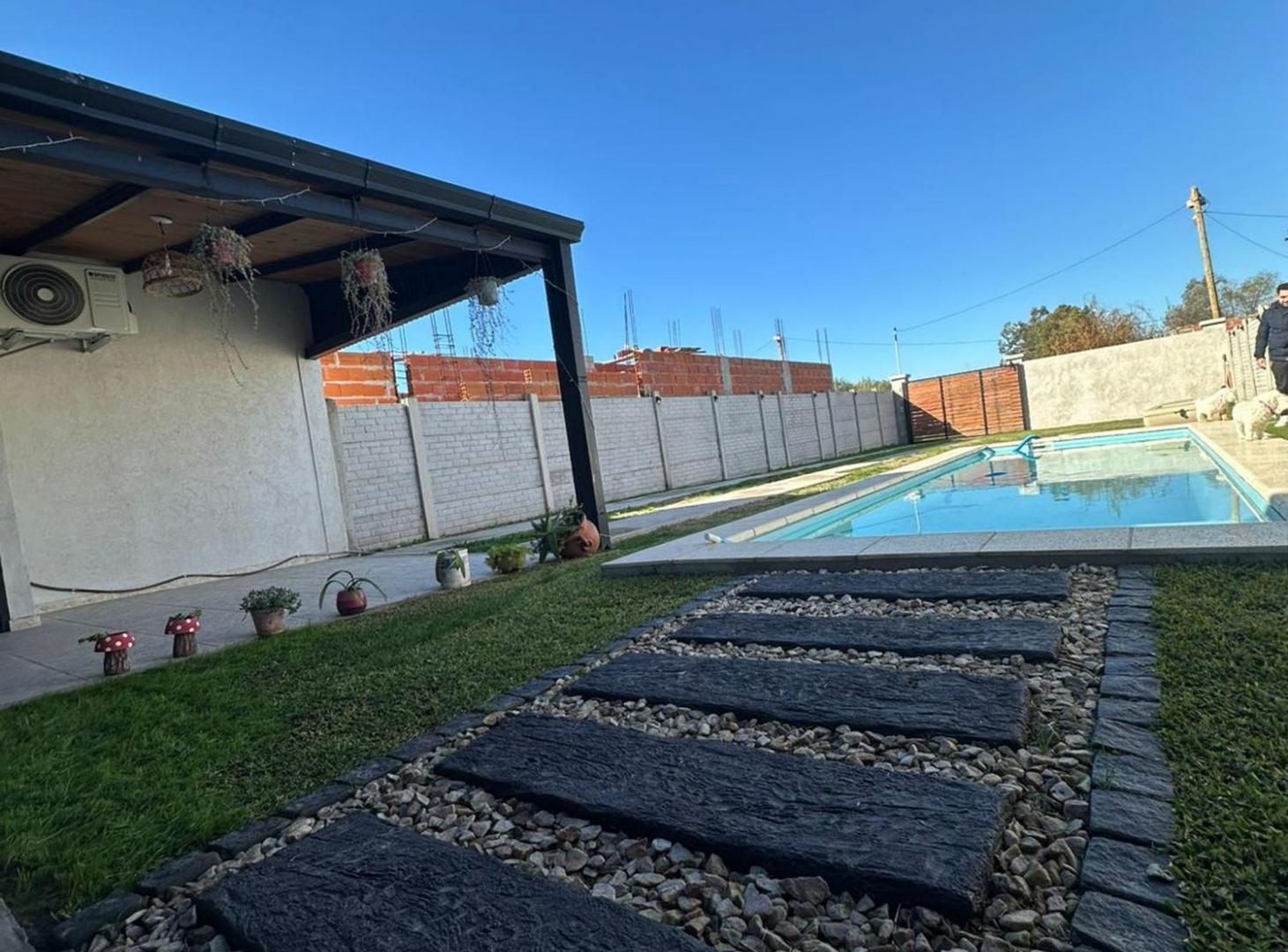 Foto de VENTA CASA CON PILETA EN SAN VICENTE, imagen 2