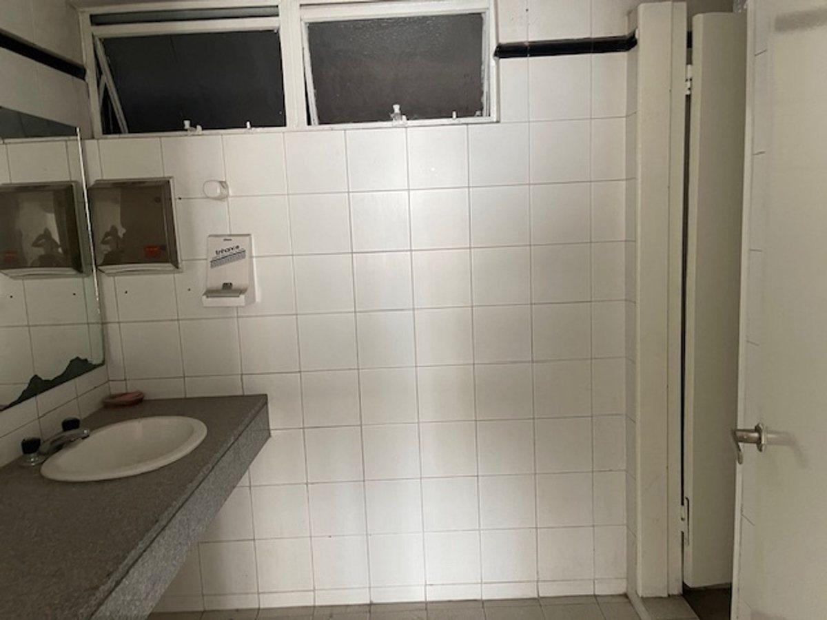 Foto de Venta Amplia Oficina en Lavalle 1600 San Nicolas, imagen 4